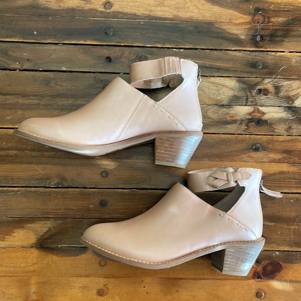 Kelsi Dagger shoes